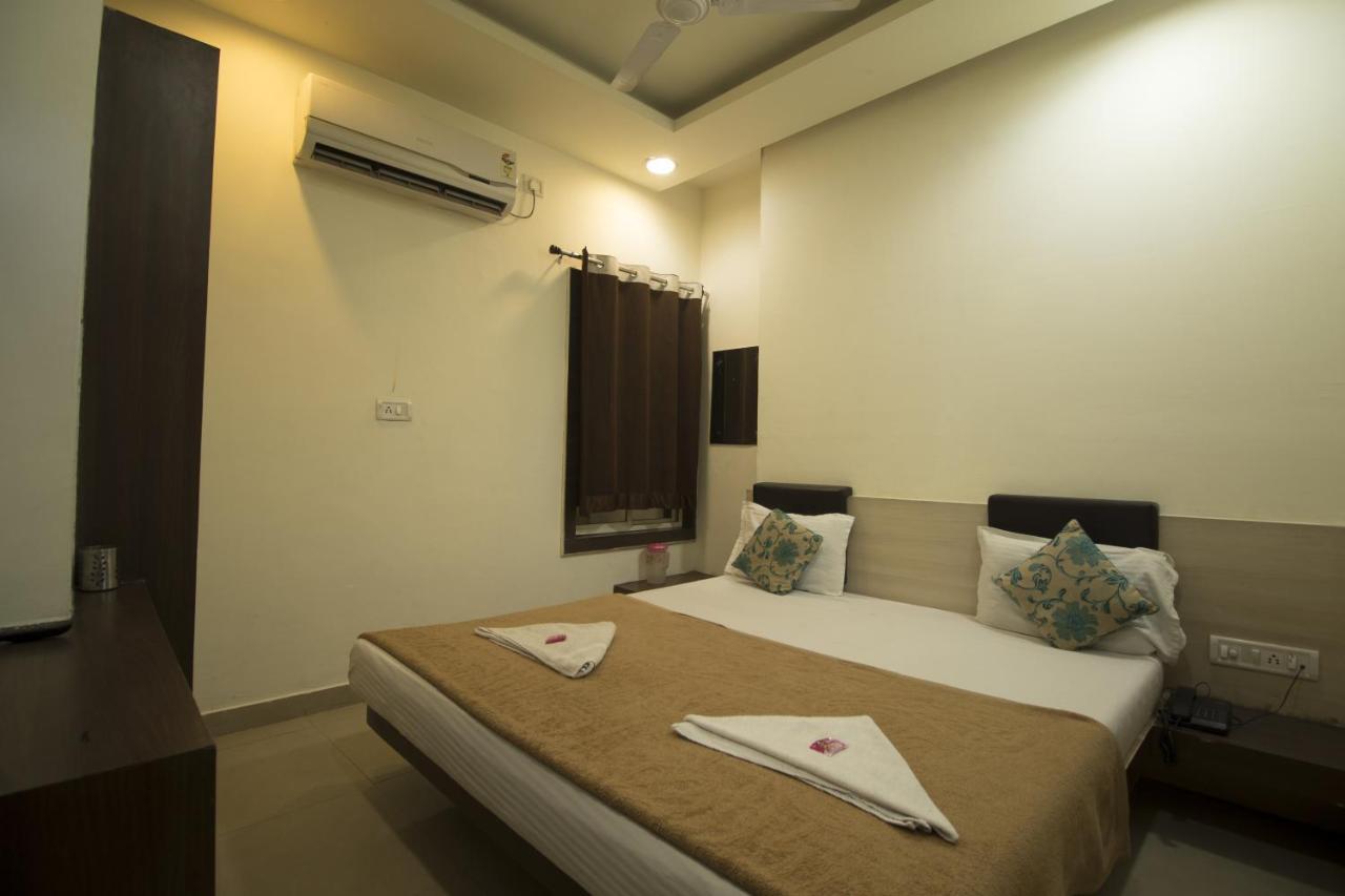 Hotel Maa Ganga Palace โบปาล ภายนอก รูปภาพ