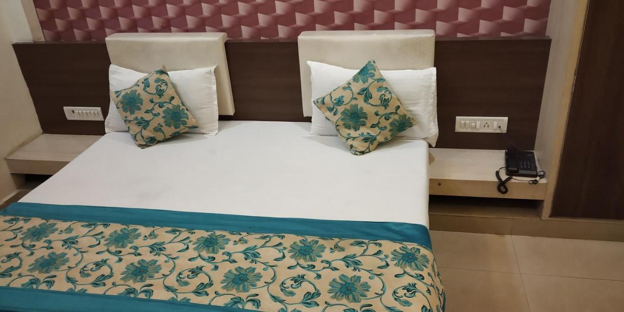 Hotel Maa Ganga Palace โบปาล ภายนอก รูปภาพ